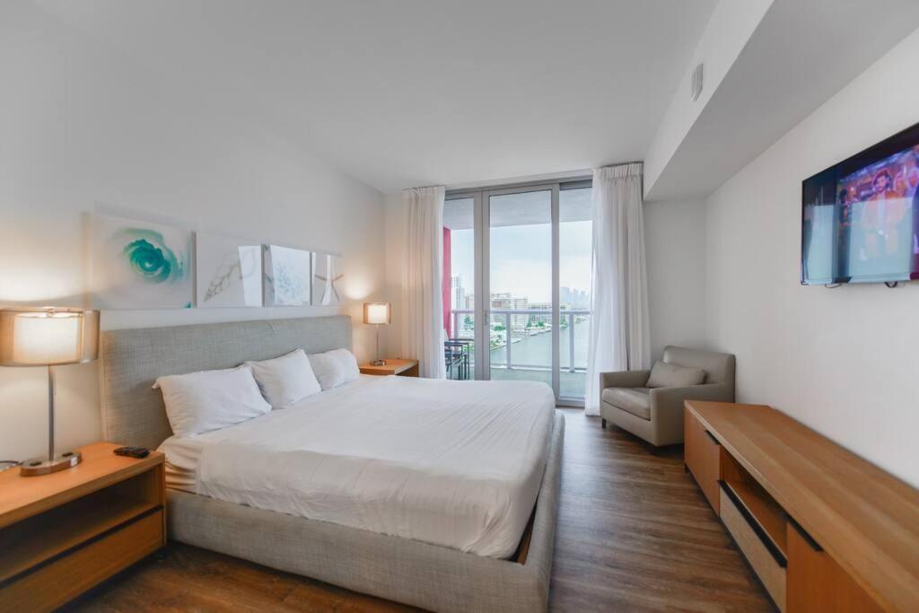 Cozy 1Br Condo Beachwalk Resort Hallandale Beach Esterno foto