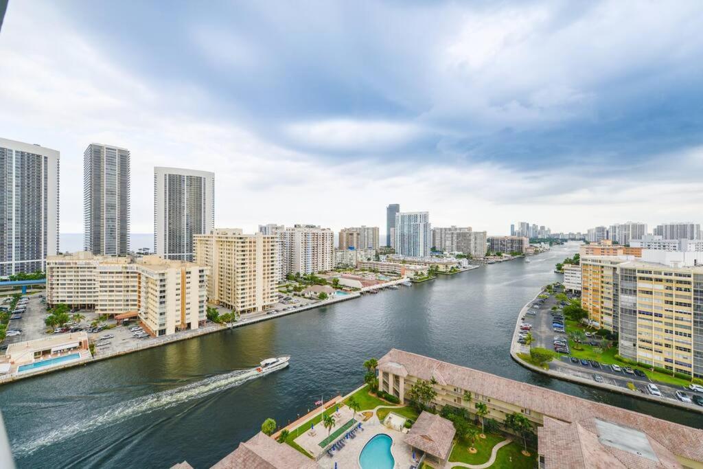 Cozy 1Br Condo Beachwalk Resort Hallandale Beach Esterno foto