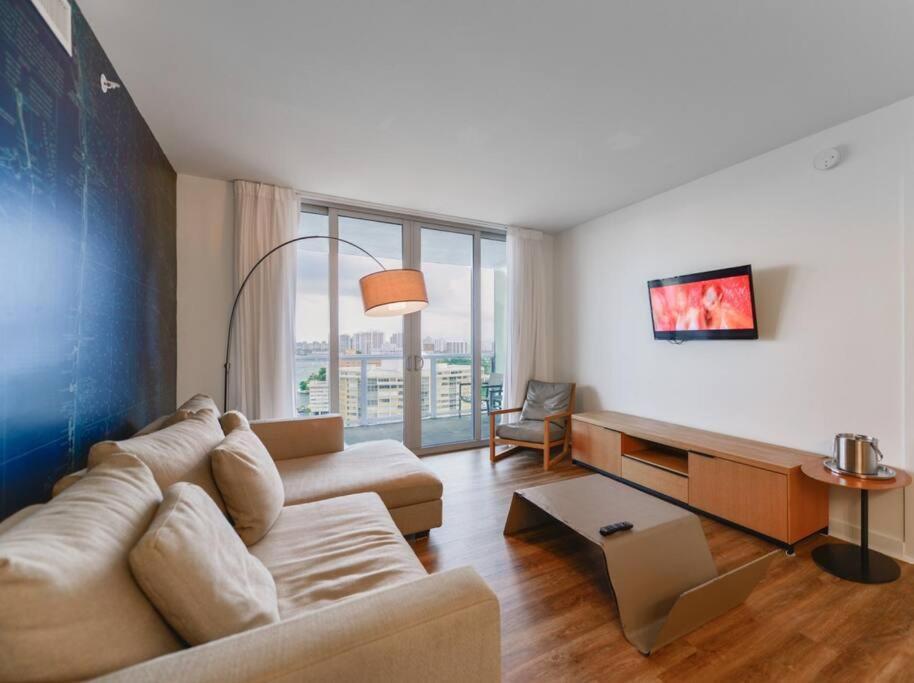 Cozy 1Br Condo Beachwalk Resort Hallandale Beach Esterno foto